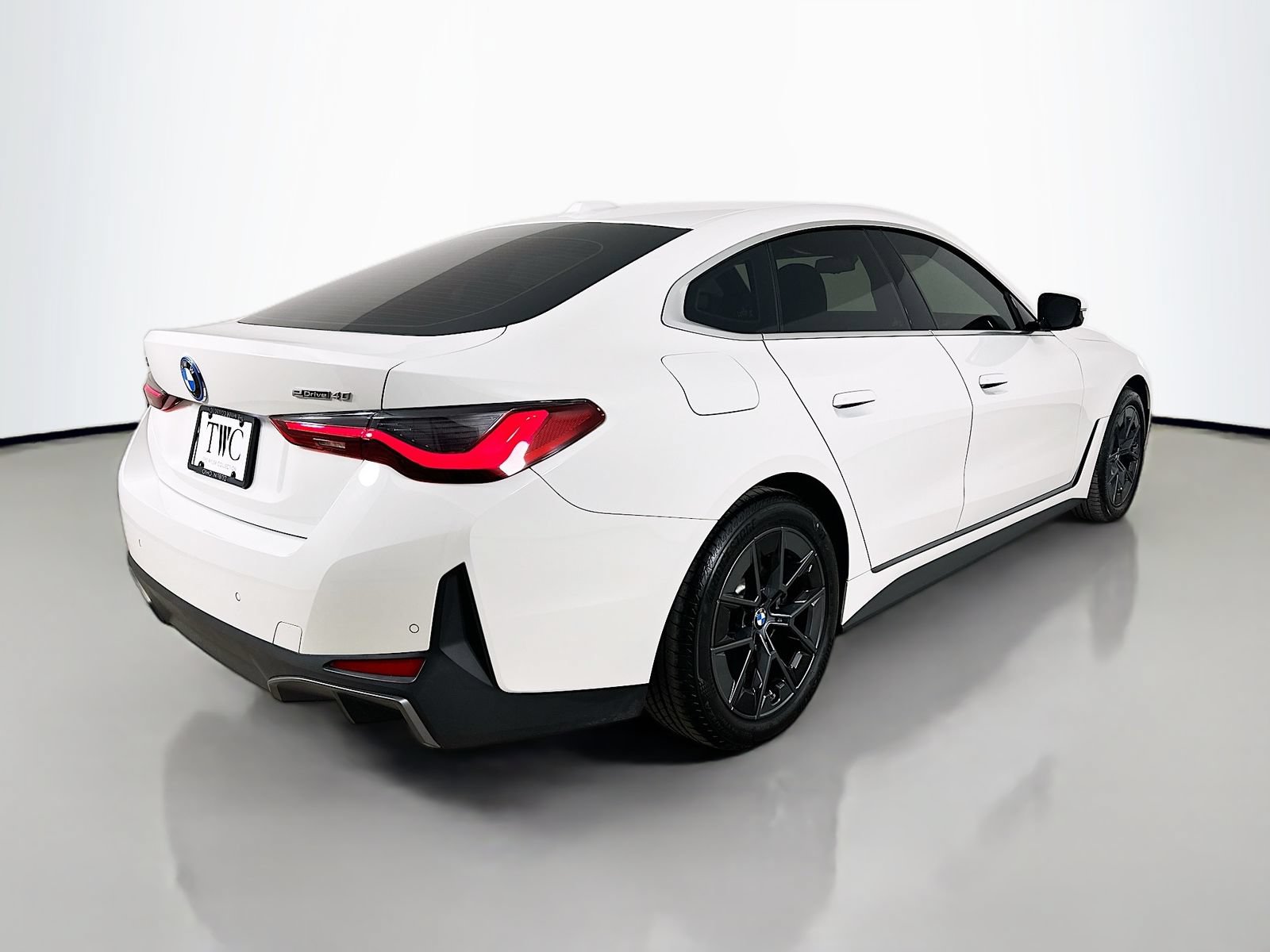 Used 2025 BMW i4 eDrive40 RWD image 5
