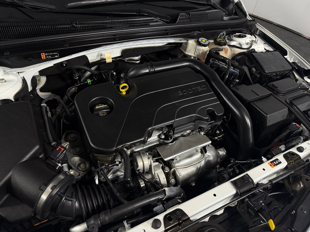 Used 2025 Chevrolet Malibu RS FWD image 34