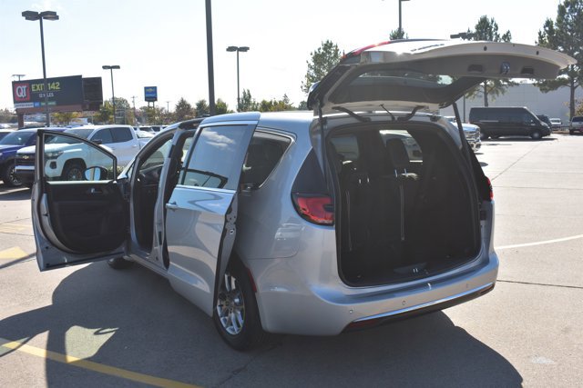 New 2026 Chrysler Pacifica Select image 16