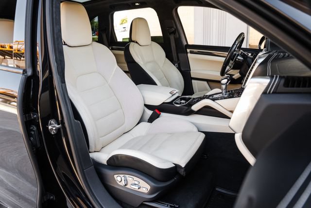 Used 2016 Porsche Cayenne Turbo AWD/4WD image 80