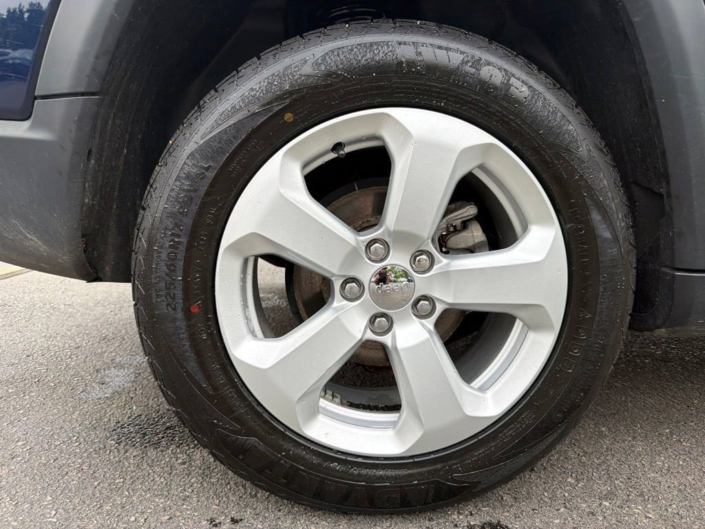 Used 2019 Jeep Compass Latitude w/ Cold Weather Group FWD image 22
