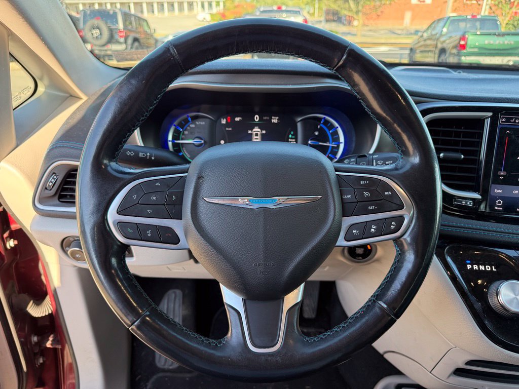 Used 2021 Chrysler Pacifica Touring-L FWD image 14