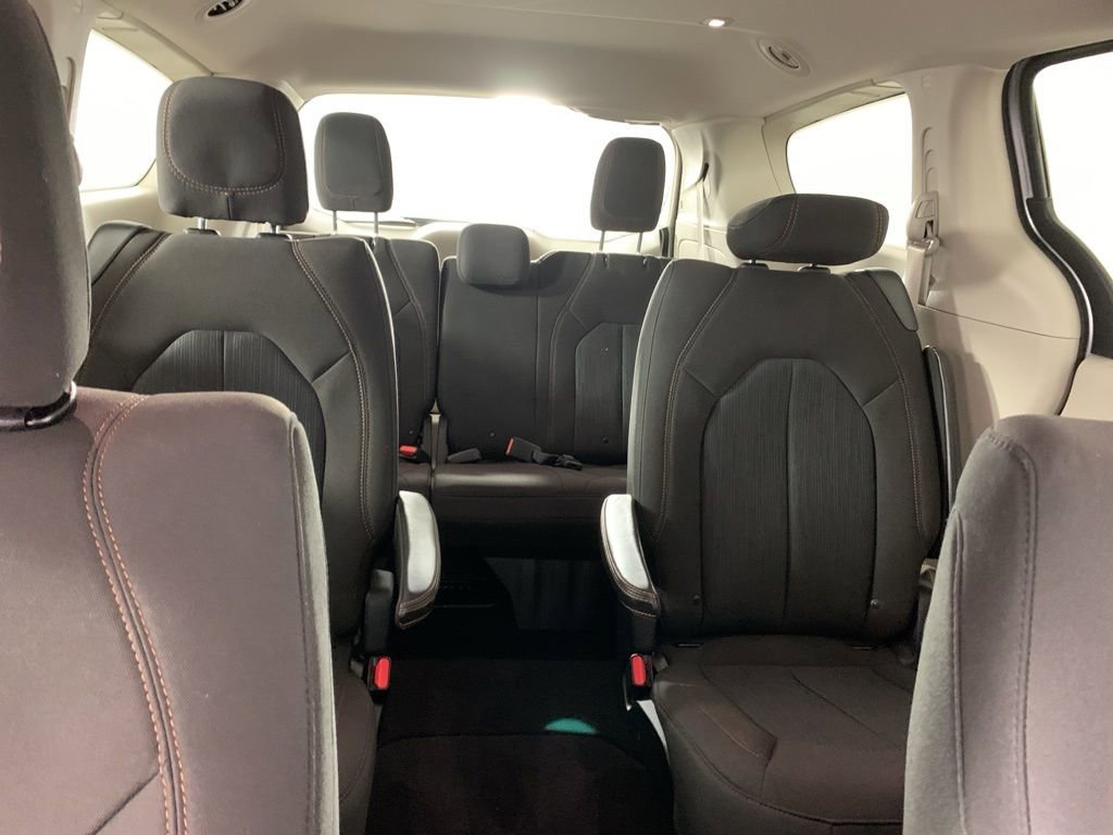 Used 2020 Chrysler Pacifica Touring w/ Advanced Safetytec Group FWD image 38