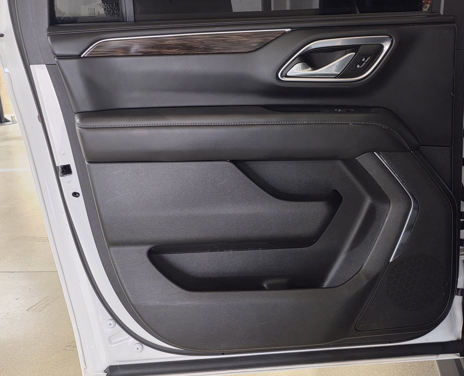 Used 2023 Chevrolet Suburban LS RWD image 13