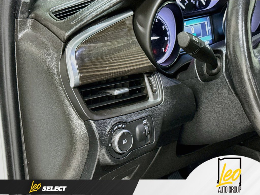 Used 2019 Buick Envision Essence AWD/4WD image 13