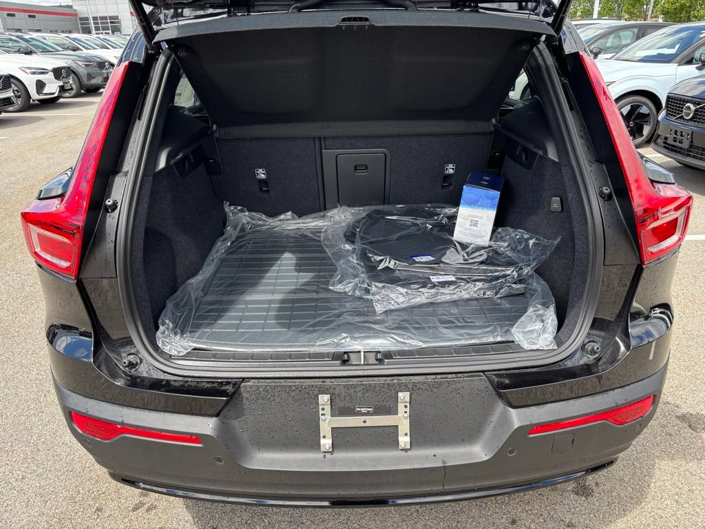 New 2026 Volvo XC40 B5 Plus w/ Climate Package AWD/4WD image 17