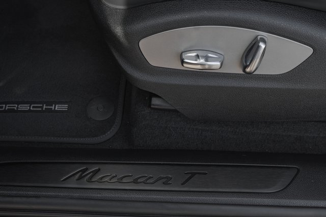 Used 2023 Porsche Macan Turbo image 10