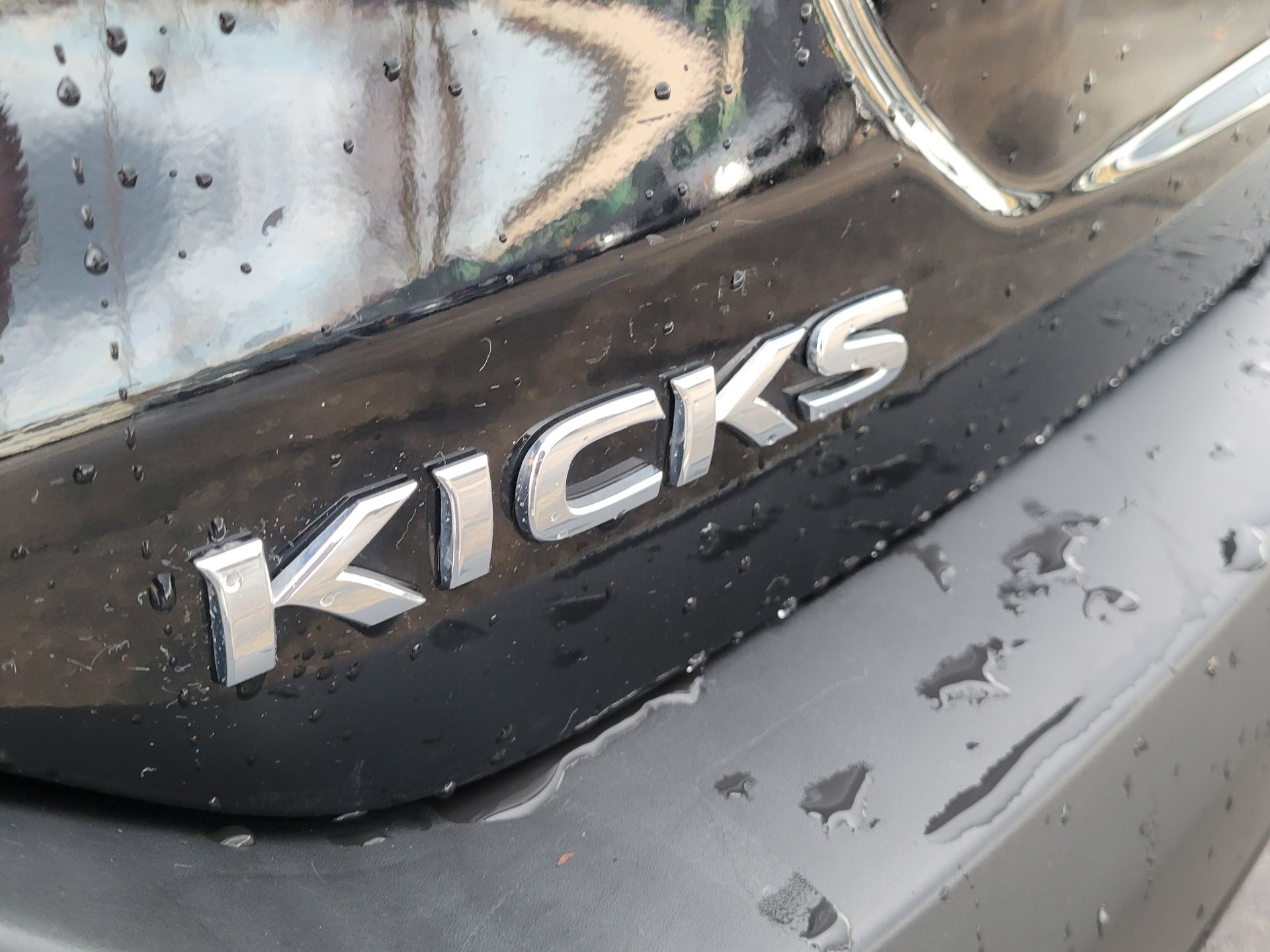 Used 2020 Nissan Kicks SR w/ SR Premium Package image 6