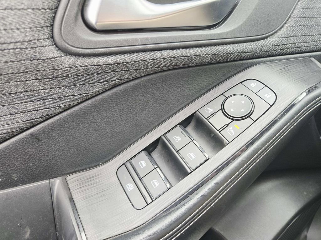 Used 2023 Nissan Rogue SV image 32