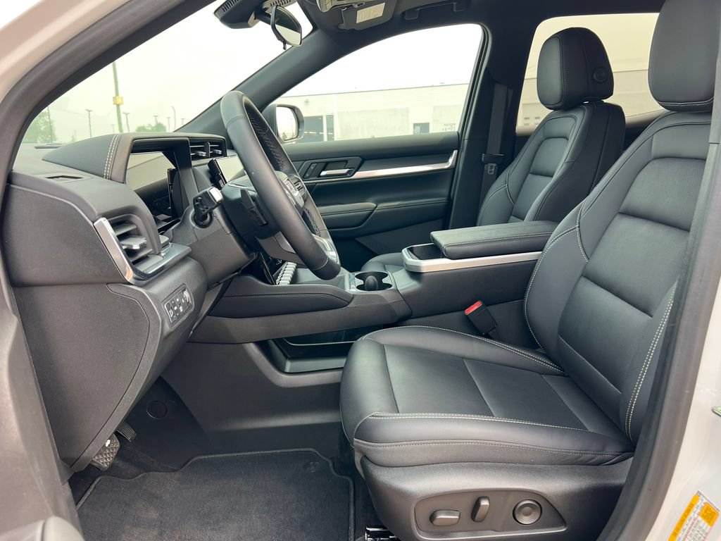 Used 2025 GMC Terrain Elevation w/ Elevation Premium Package AWD/4WD image 4