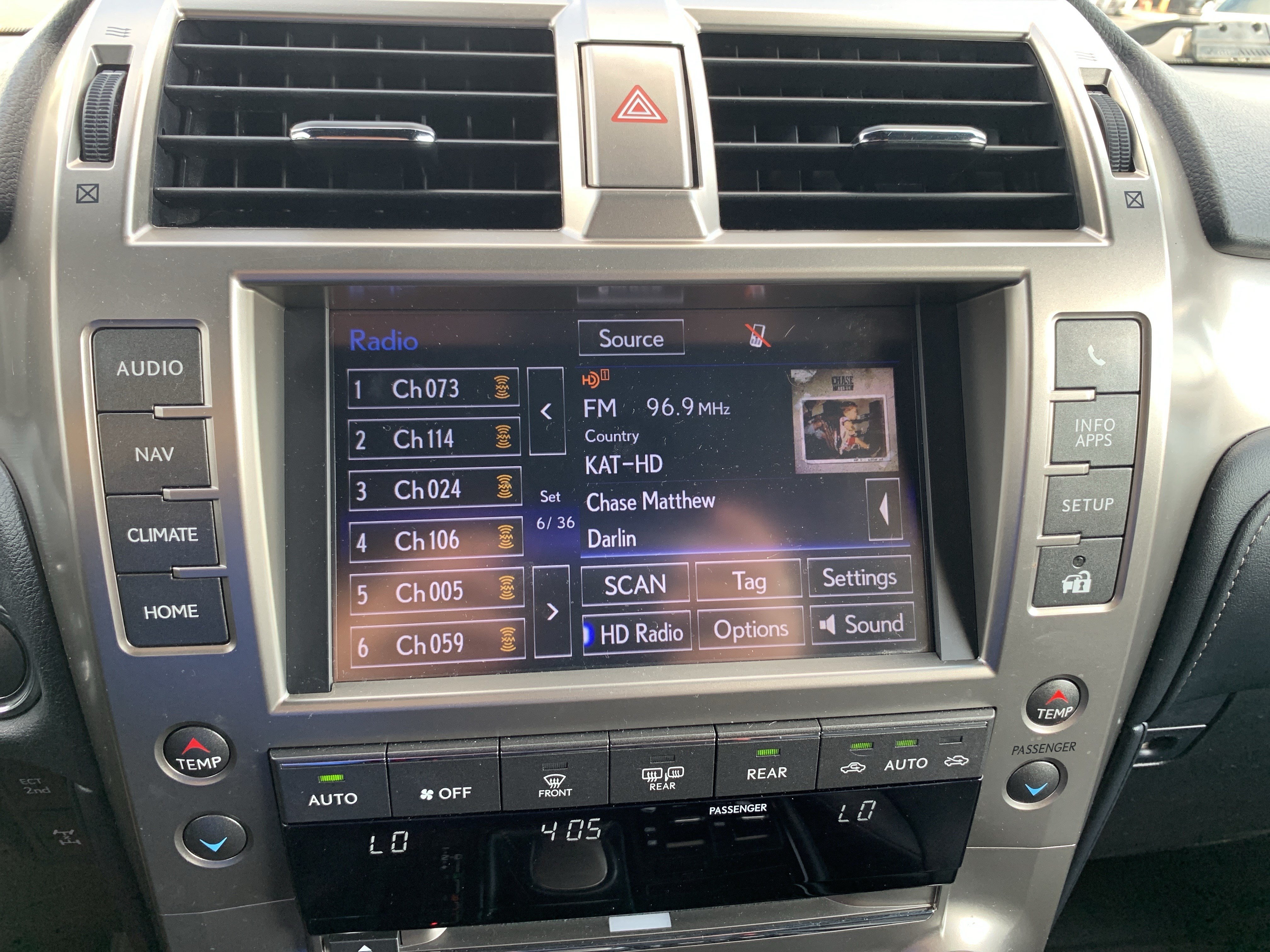 Used 2021 Lexus GX 460 Premium w/ Accessory Package AWD/4WD image 23