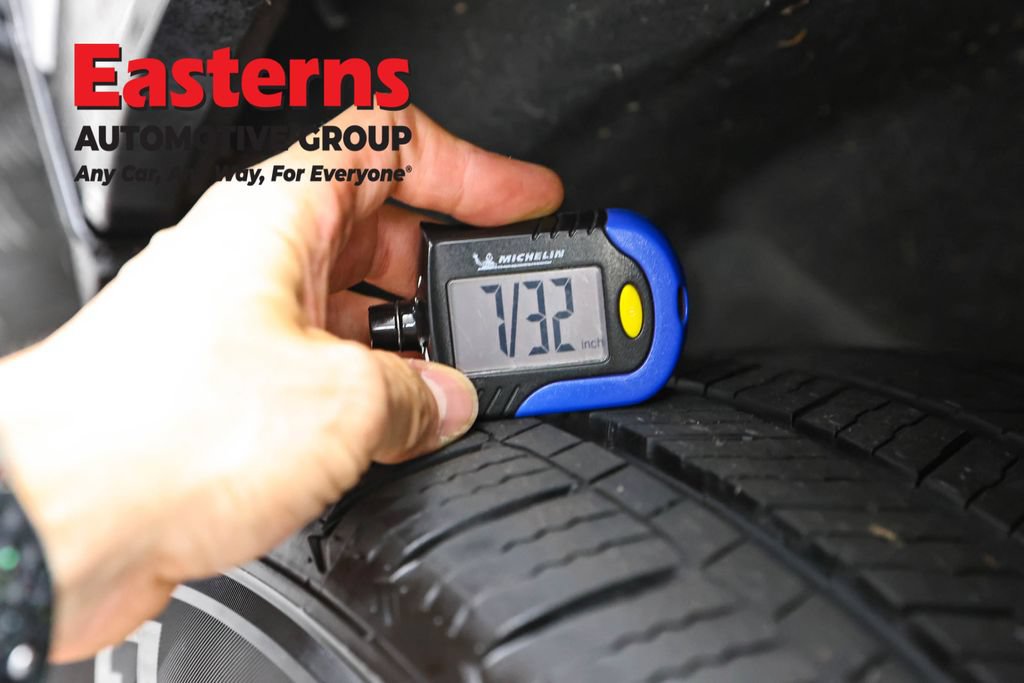 Used 2024 Jeep Wagoneer L Series II RWD image 30