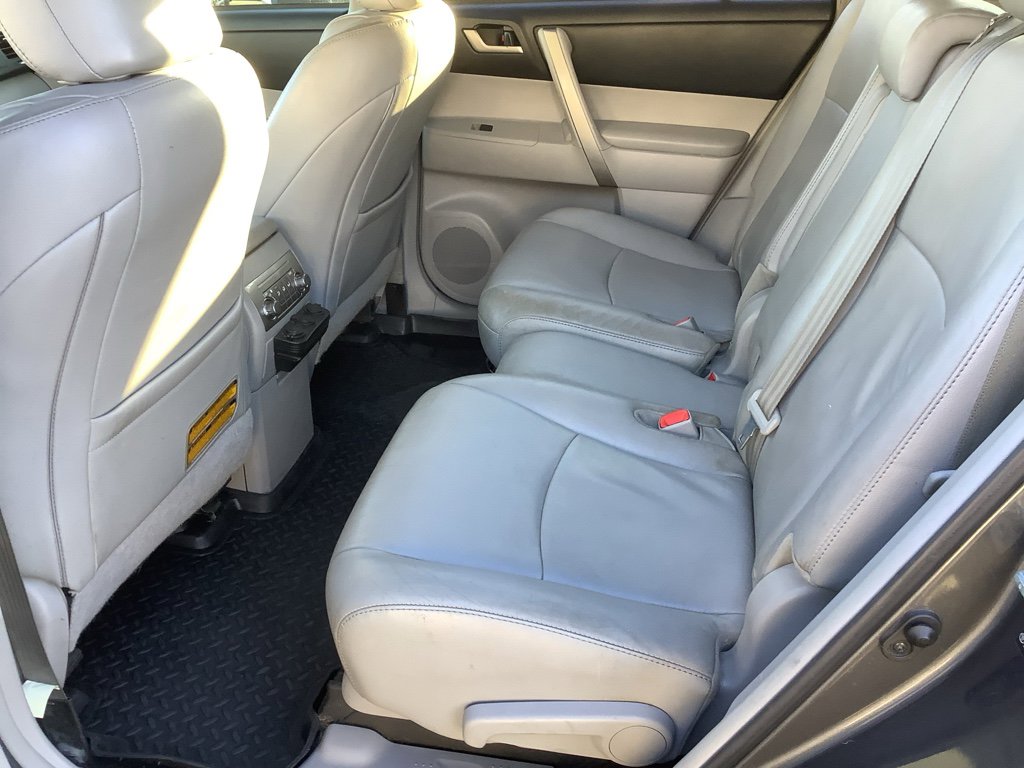 Used 2012 Toyota Highlander SE image 11