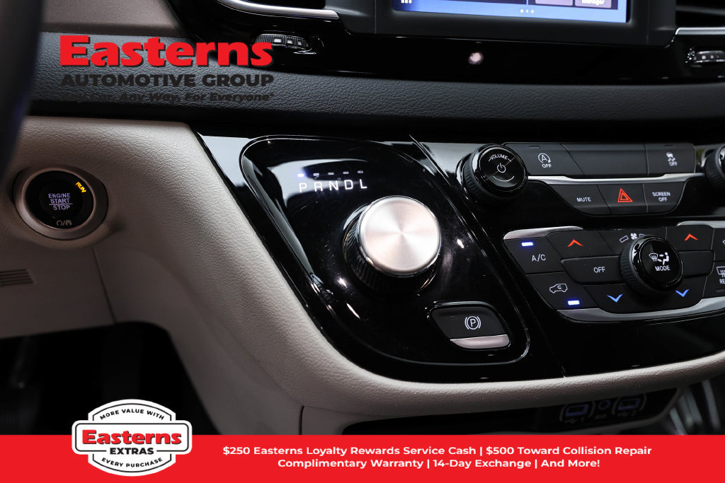 Used 2023 Chrysler Voyager LX FWD image 14
