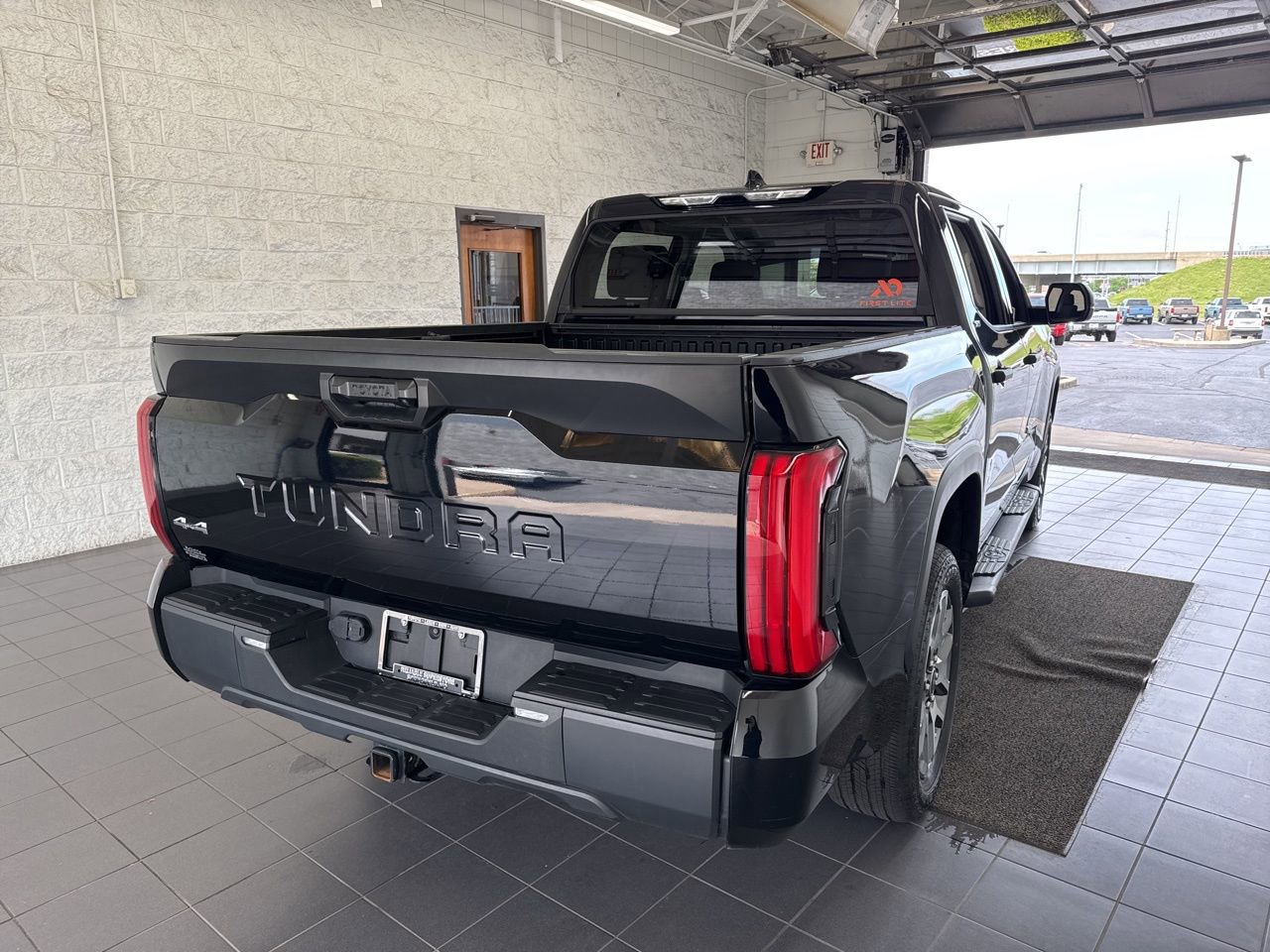 Used 2022 Toyota Tundra SR5 AWD/4WD image 7