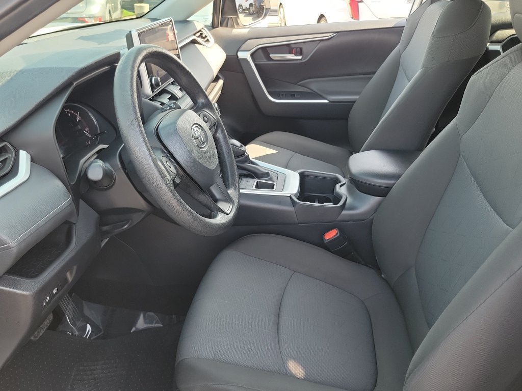 Used 2025 Toyota RAV4 XLE AWD/4WD image 17