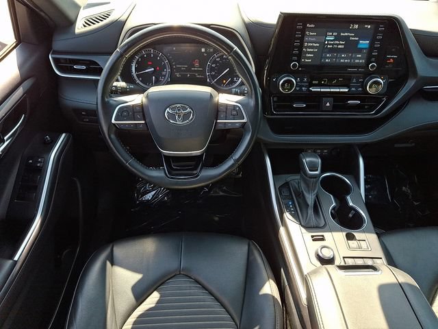 Used 2022 Toyota Highlander XSE AWD/4WD image 12