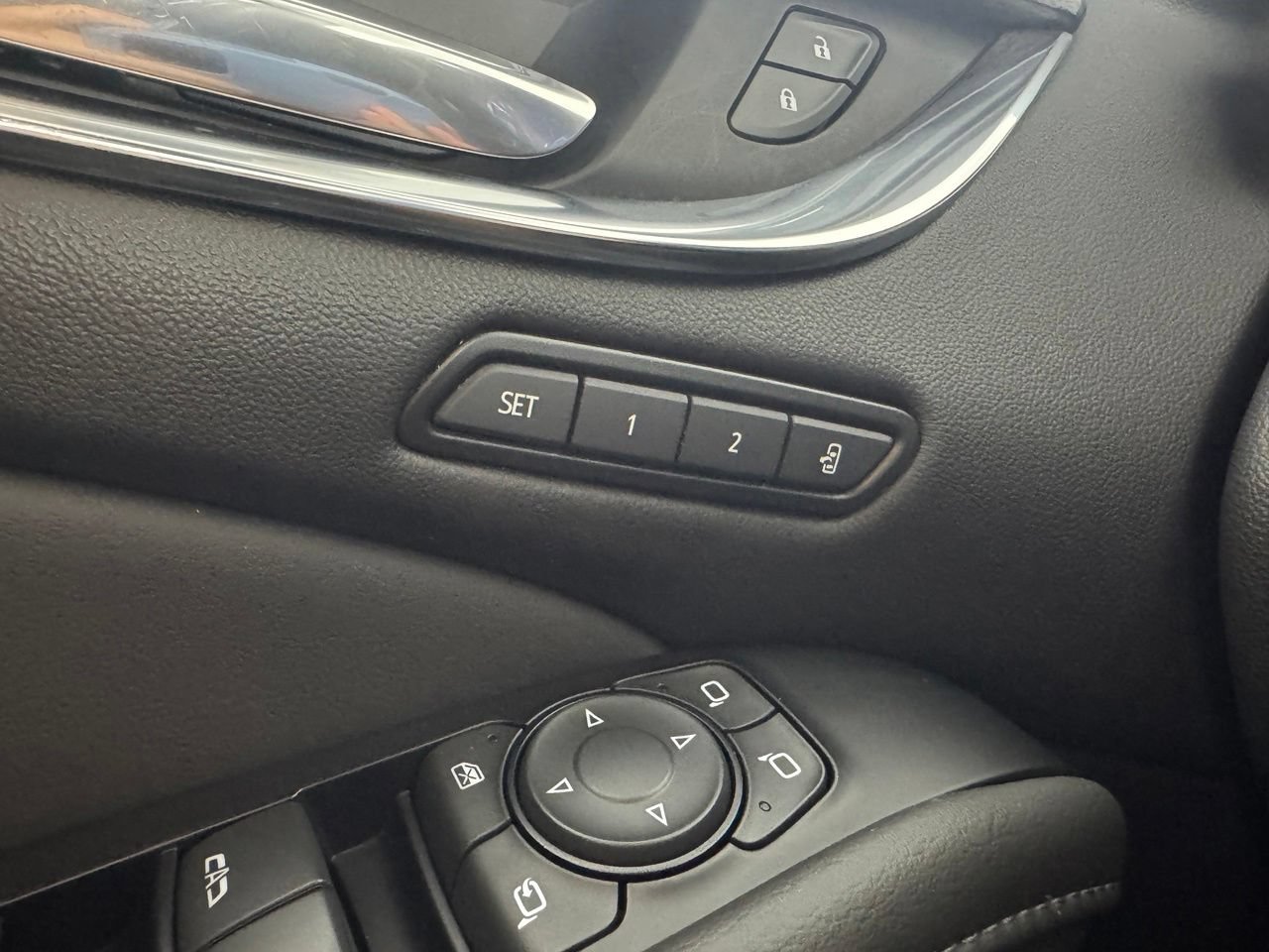 Used 2023 Buick Enclave Avenir w/ Avenir Technology Package AWD/4WD image 39