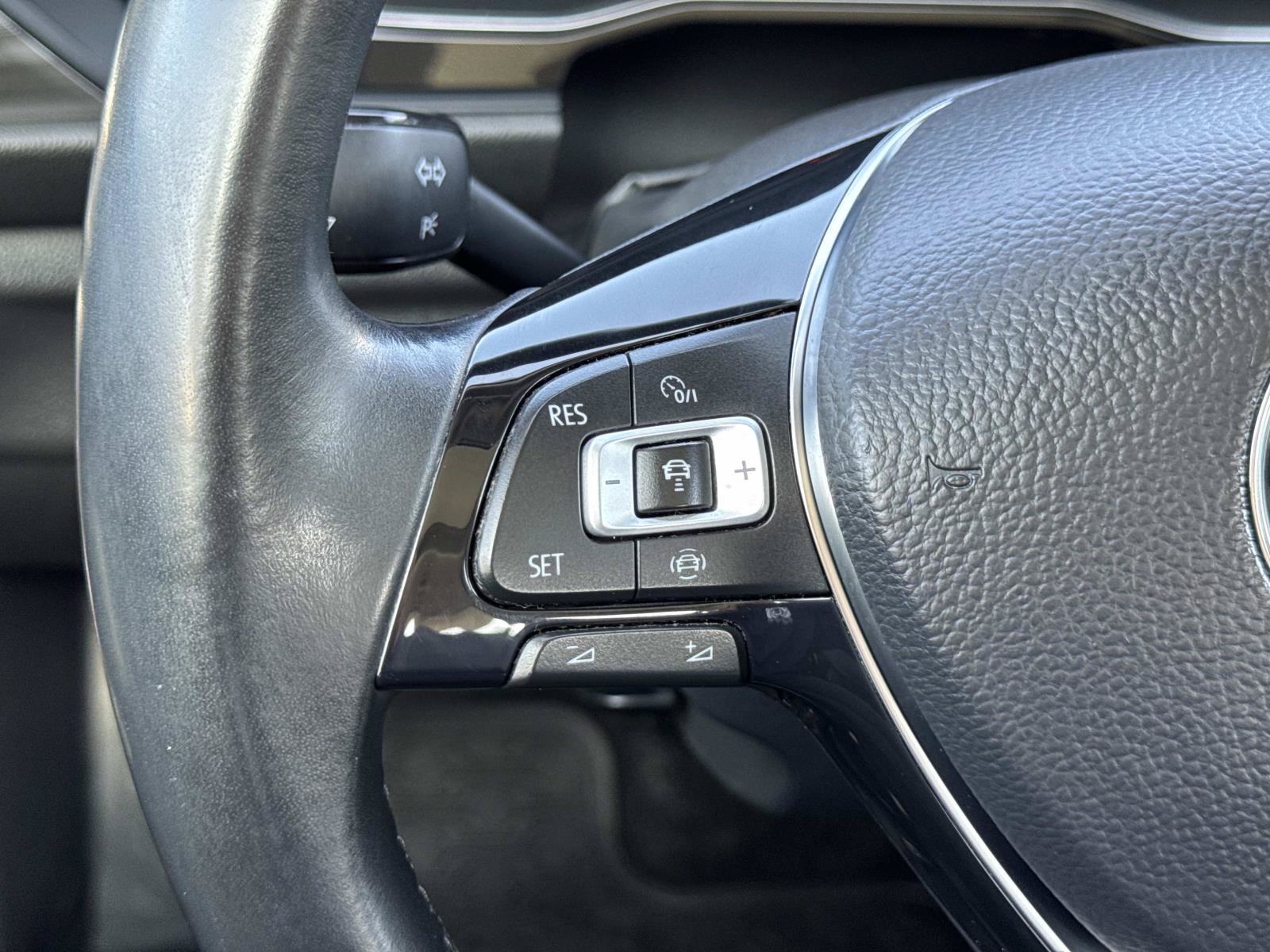 Used 2019 Volkswagen Jetta SEL w/ Cold Weather Package FWD image 11