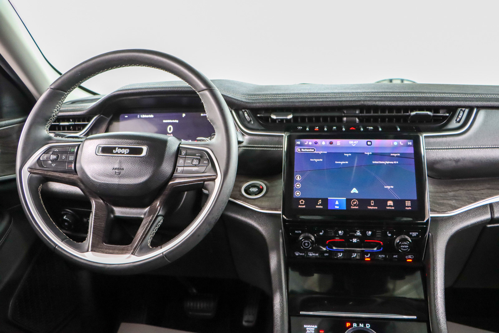 Used 2023 Jeep Grand Cherokee Limited w/ Luxury Tech Group II image 17