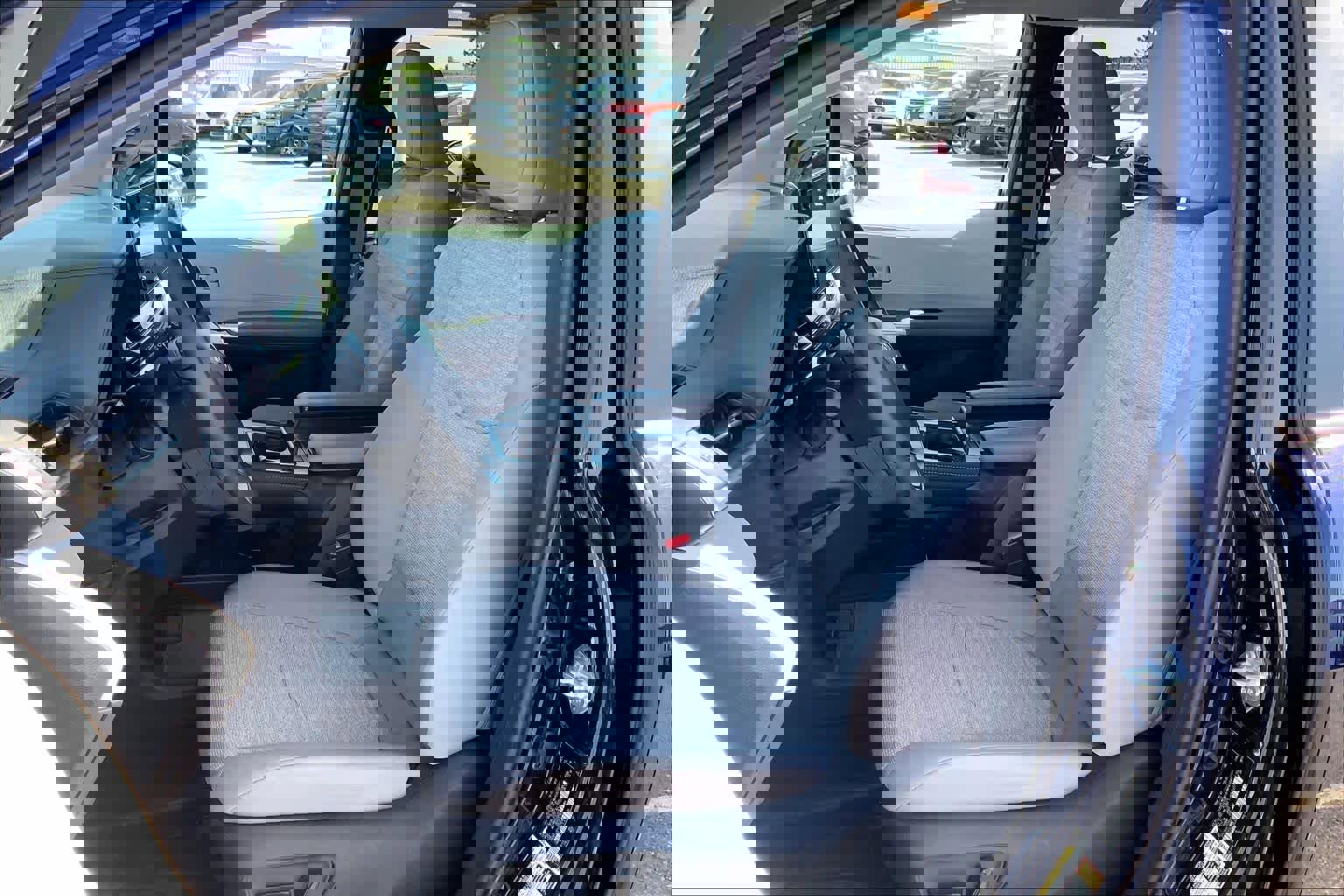 Used 2025 Toyota Sienna LE w/ LE Plus Package image 8