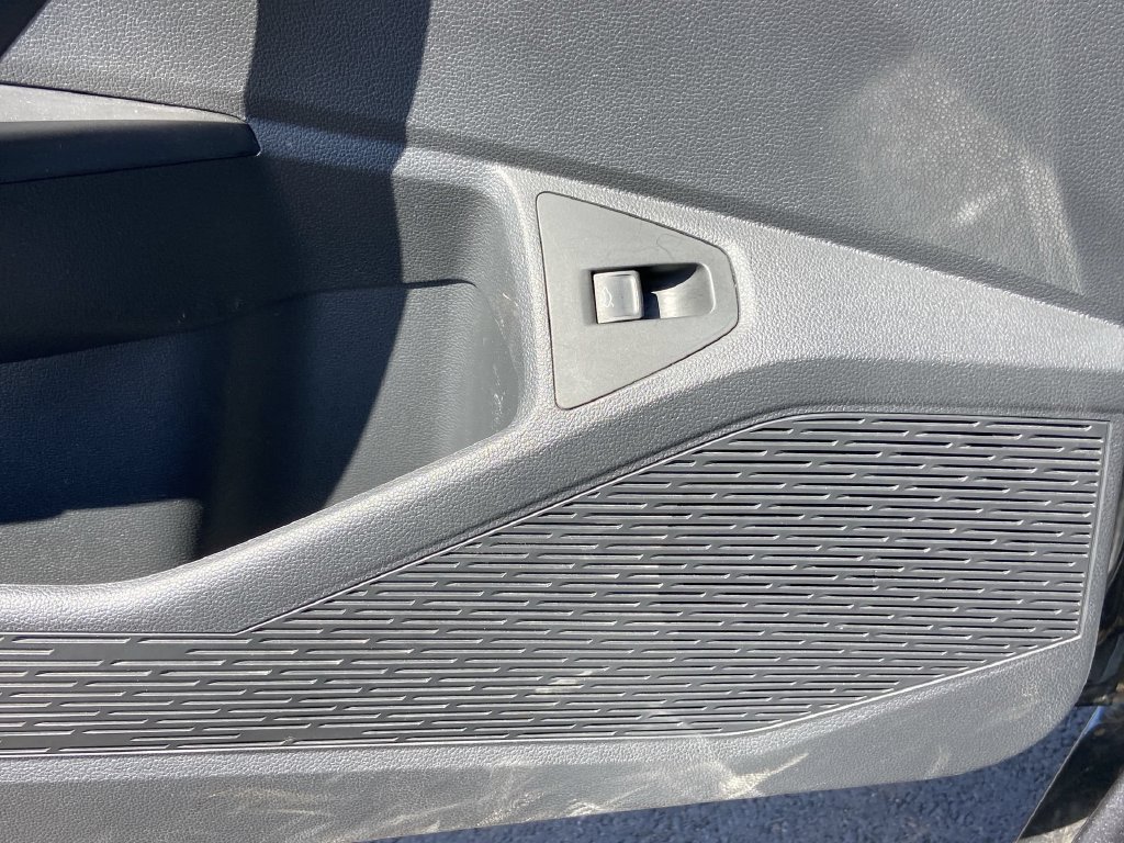 Used 2025 Volkswagen Jetta SE FWD image 19