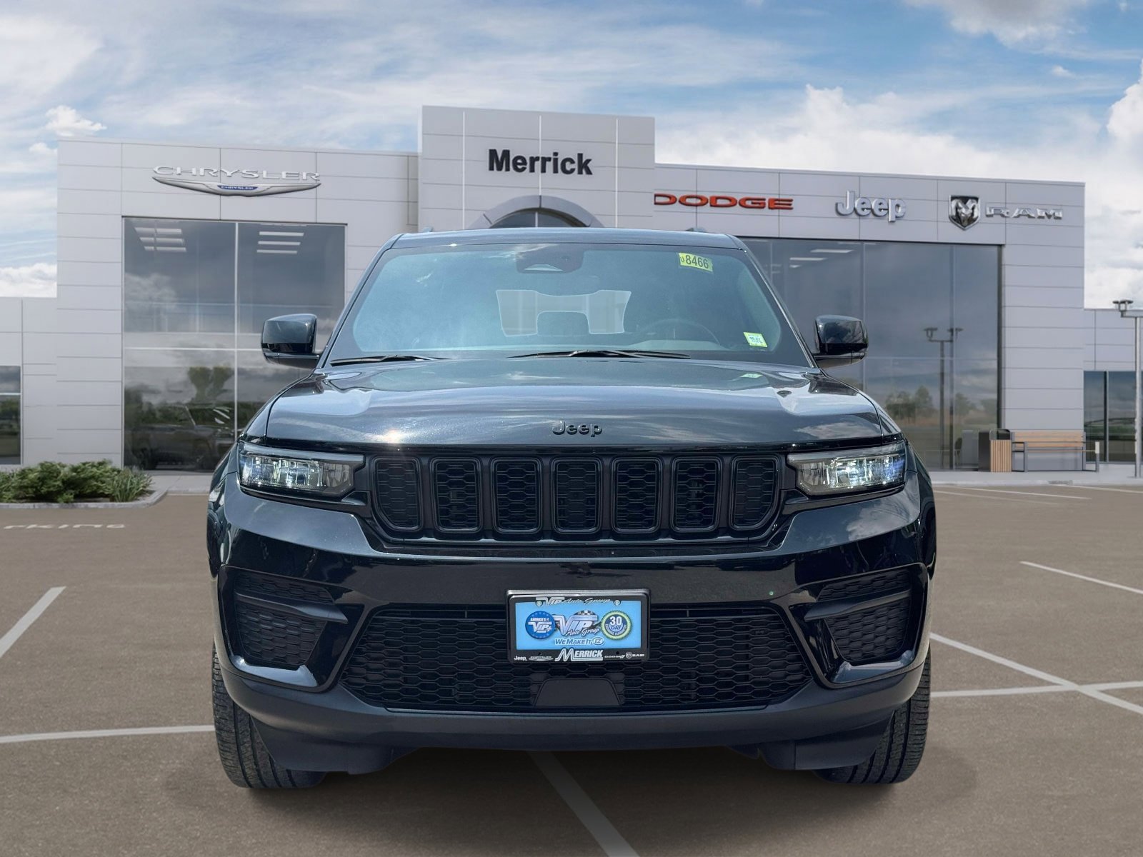 Used 2024 Jeep Grand Cherokee Altitude AWD/4WD image 3