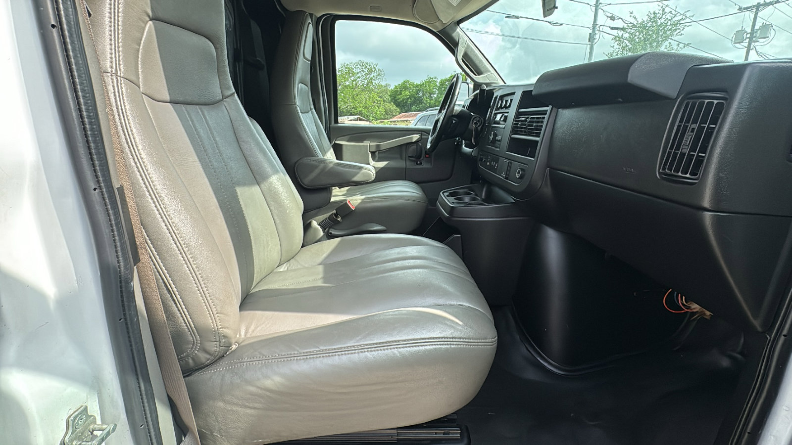Used 2021 Chevrolet Express 2500 w/ Driver Convenience Package image 22