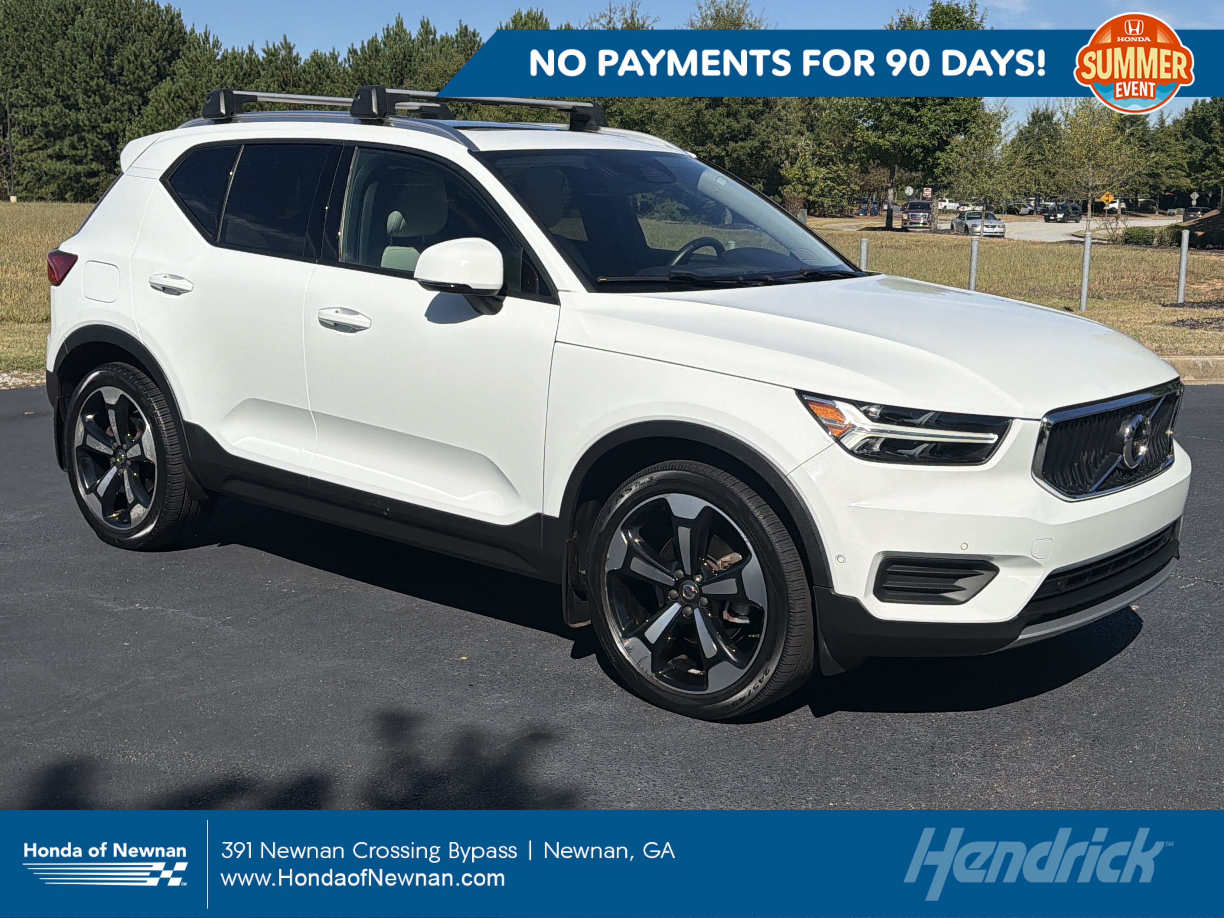 Used 2019 Volvo XC40 T4 Momentum FWD image 1