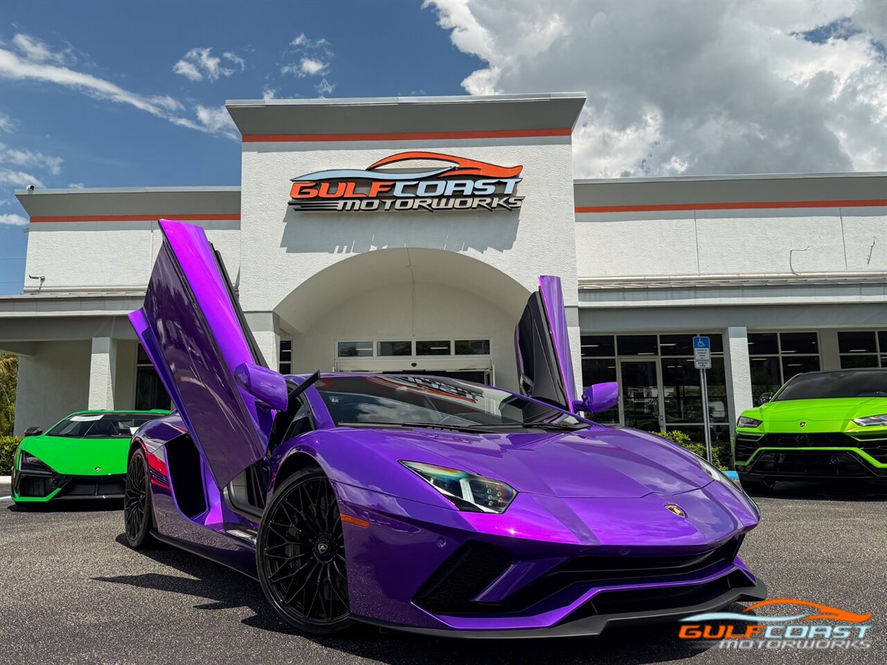 Used 2018 Lamborghini Aventador S image 1