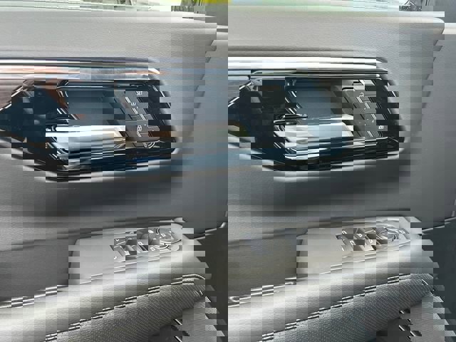 New 2026 Chevrolet Suburban Premier image 22