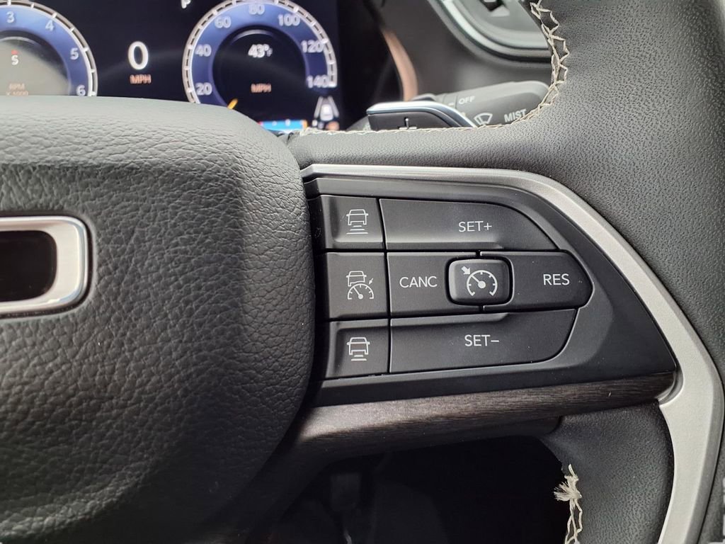 Used 2023 Jeep Grand Cherokee L Limited w/ Black Appearance Package image 14