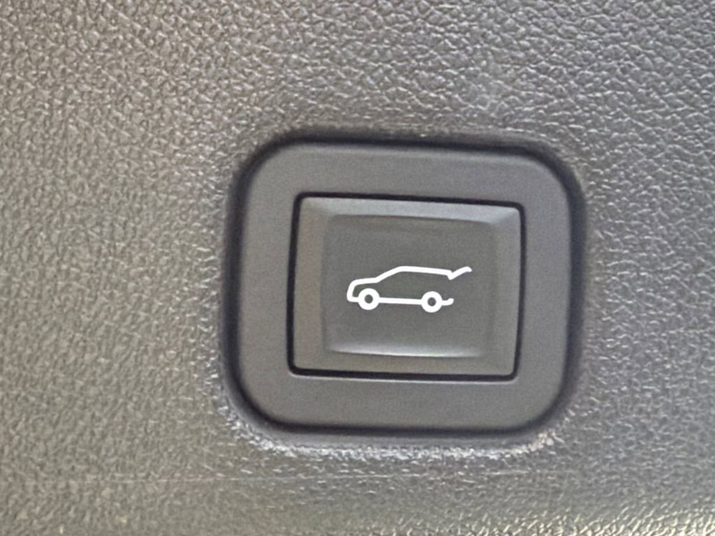 Used 2024 Chevrolet Traverse RS AWD/4WD image 21