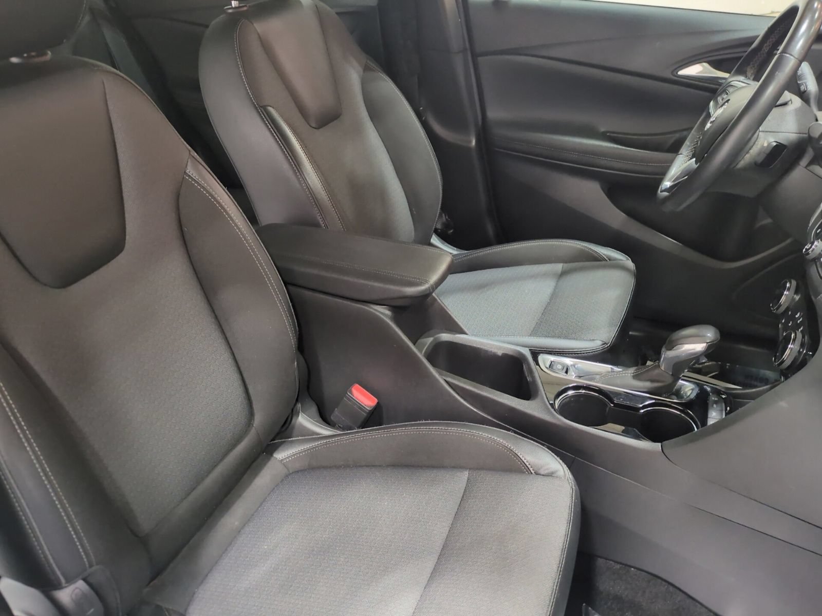 Used 2022 Buick Encore GX Preferred w/ Cold Weather Comfort Package AWD/4WD image 10