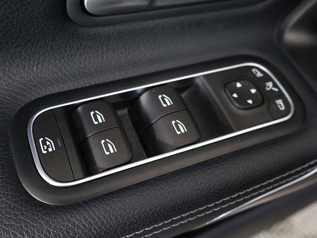 Used 2025 Mercedes-Benz CLA 250 4MATIC image 38