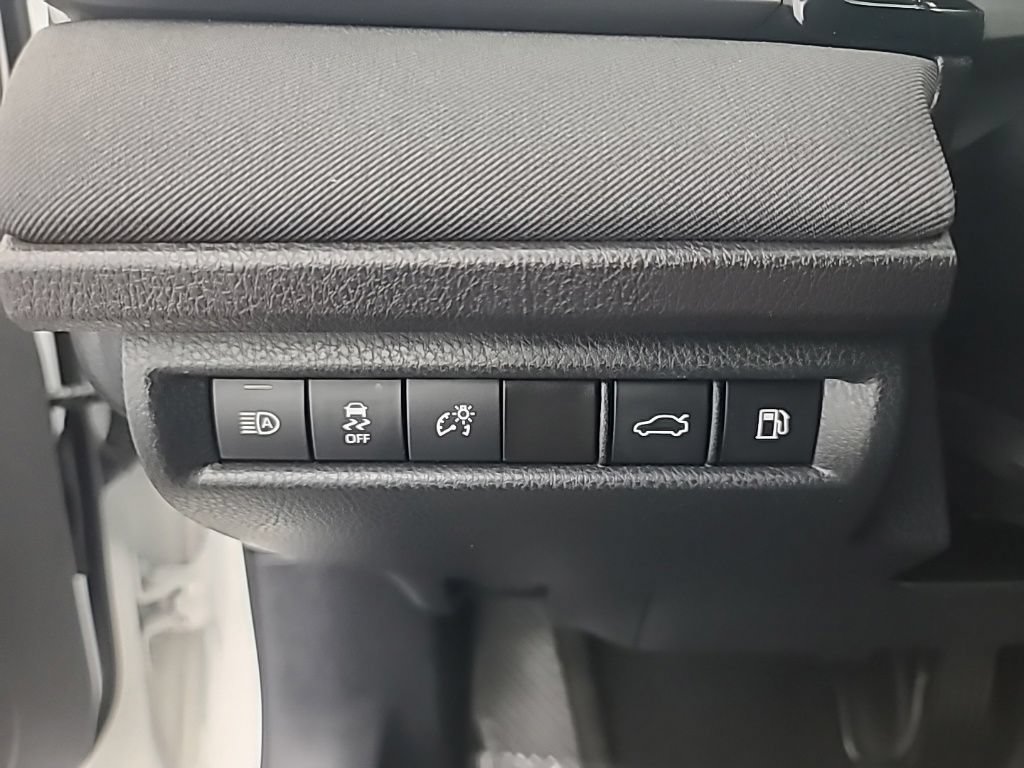 Used 2025 Toyota Camry LE AWD/4WD image 27