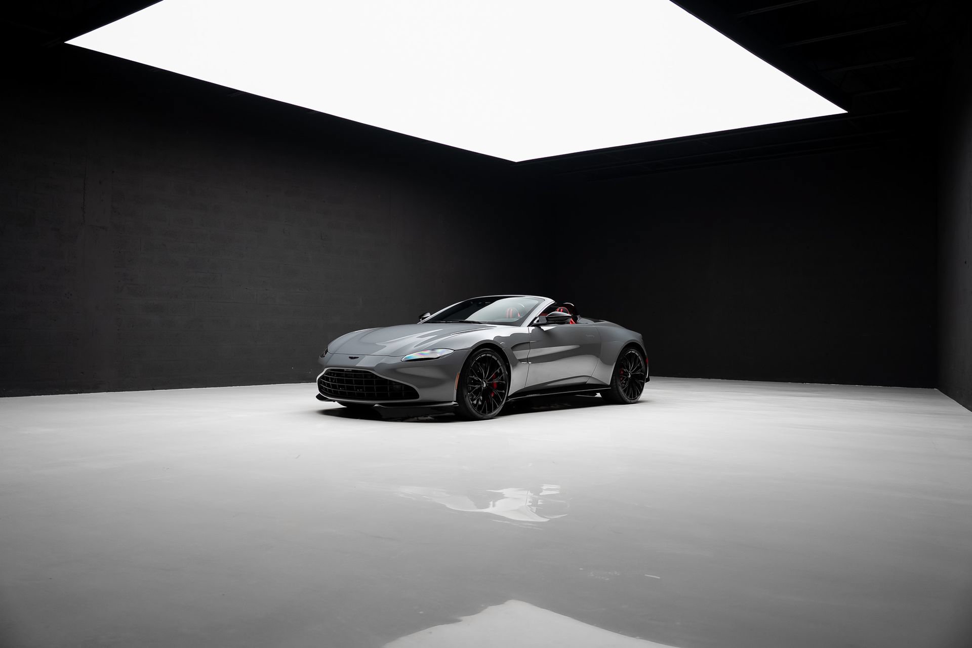 Used 2023 Aston Martin V8 Vantage Roadster RWD image 75