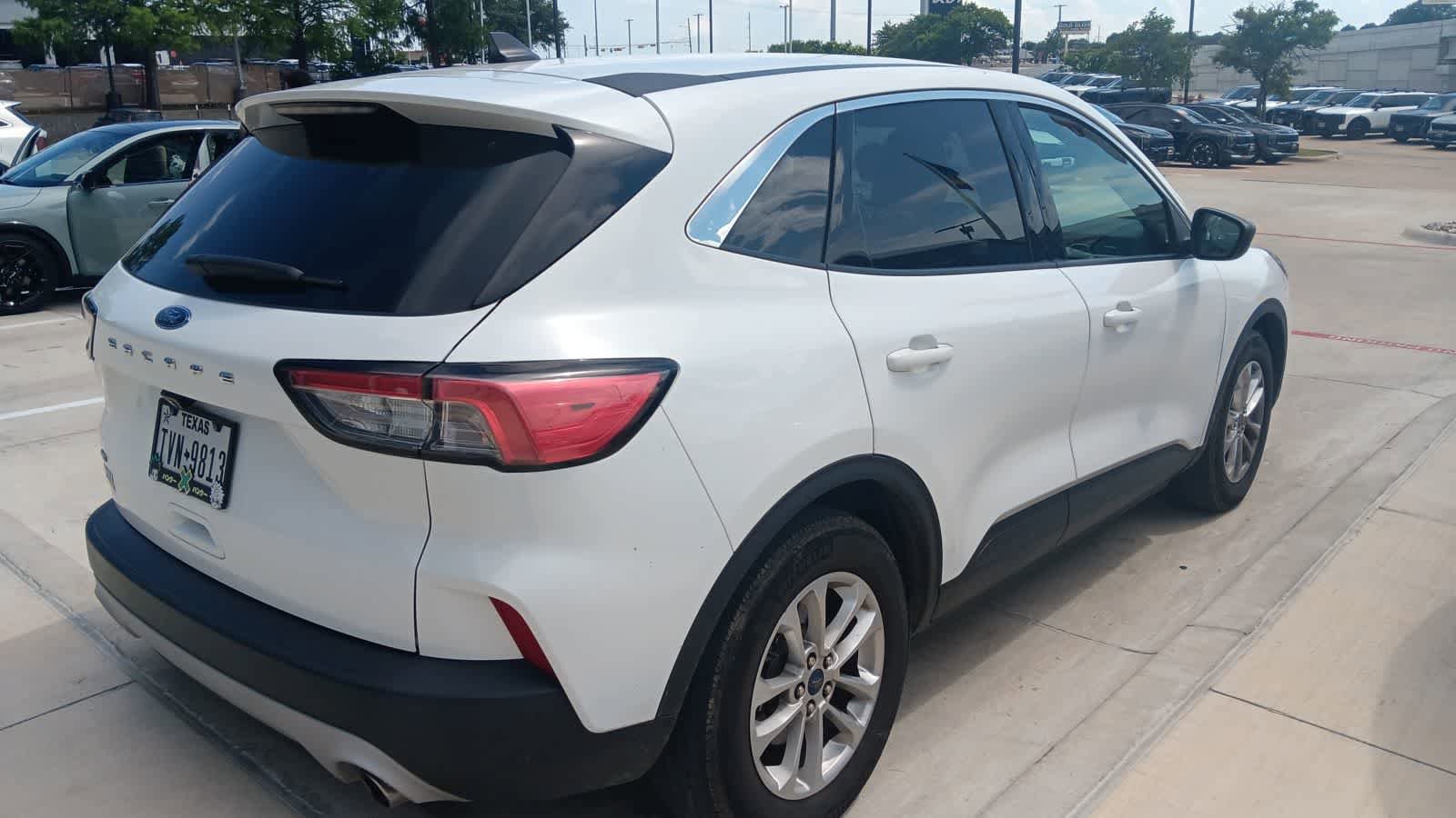 Used 2022 Ford Escape SE w/ Convenience Package FWD image 2