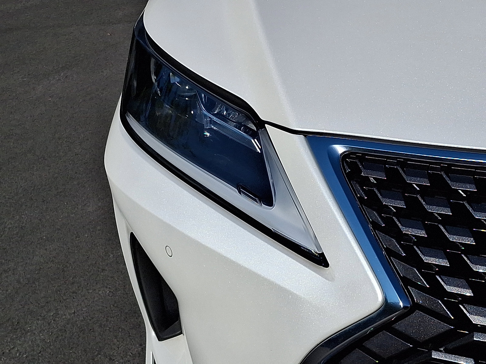 Certified 2022 Lexus RX 350L Premium w/ Premium Package AWD/4WD image 9