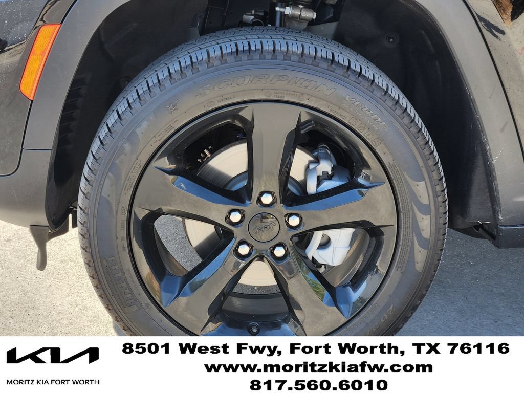 Used 2025 Jeep Grand Cherokee Limited w/ Black Appearance Package AWD/4WD image 9