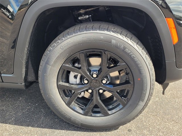 Used 2025 Jeep Grand Cherokee Altitude image 9