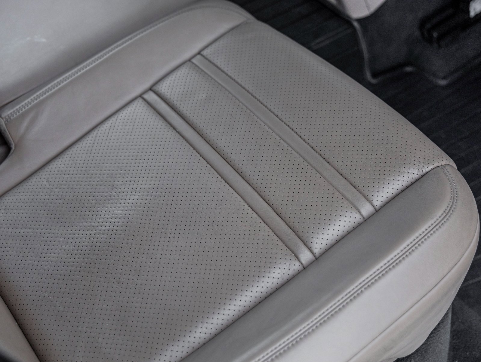 Used 2020 Porsche Cayenne image 40