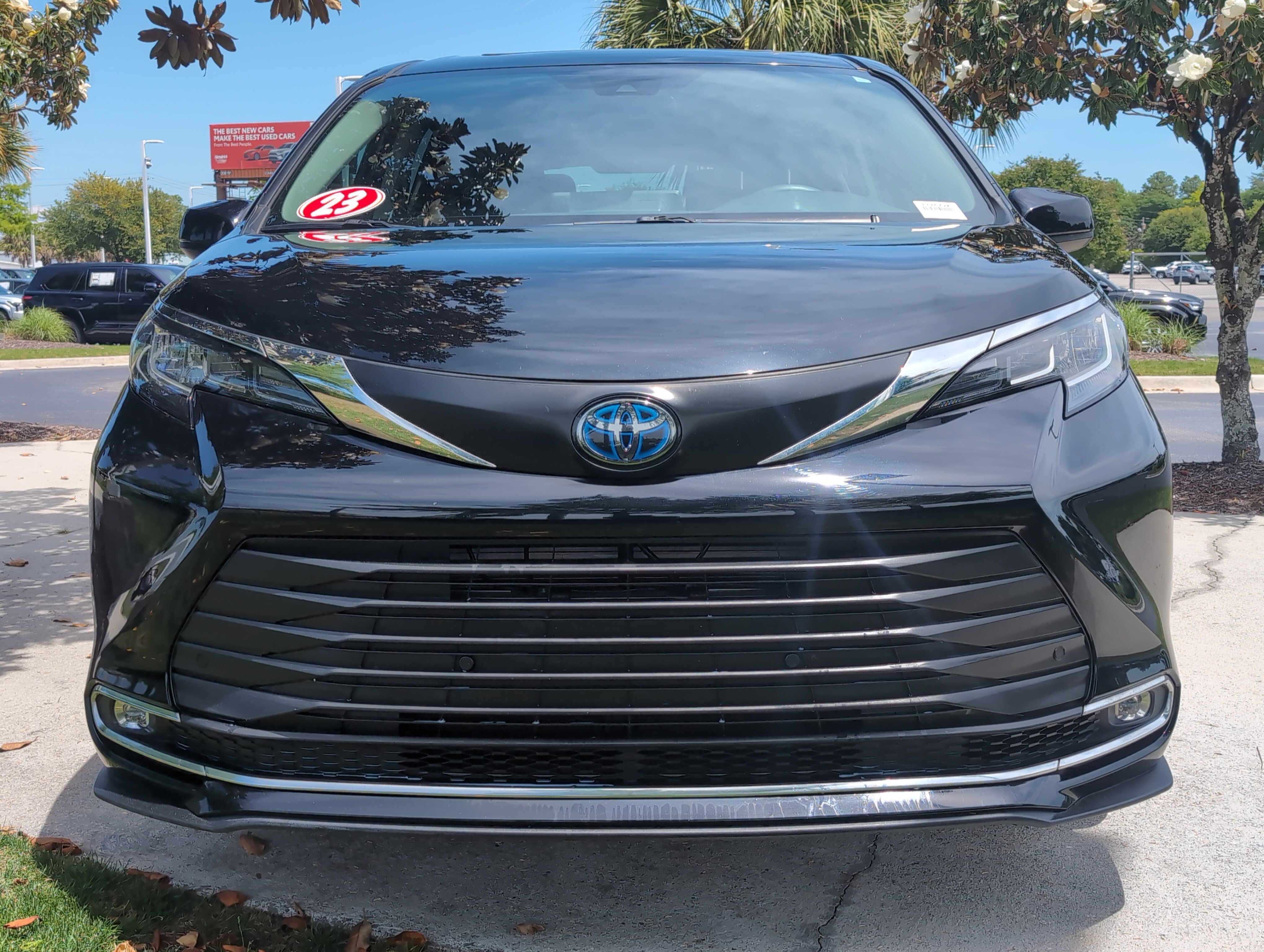 Certified 2023 Toyota Sienna XLE FWD image 3