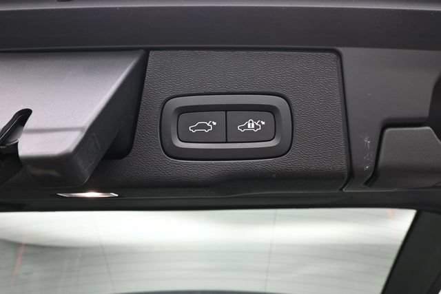 Used 2023 Volvo XC60 B5 Ultimate w/ Climate Package FWD image 32