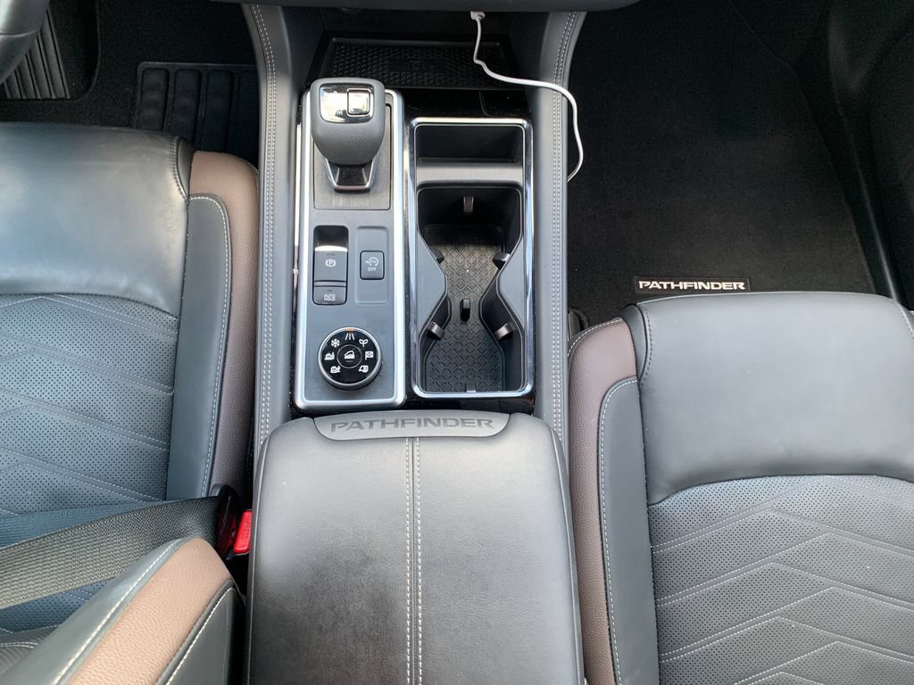 Used 2025 Nissan Pathfinder Platinum AWD/4WD image 19