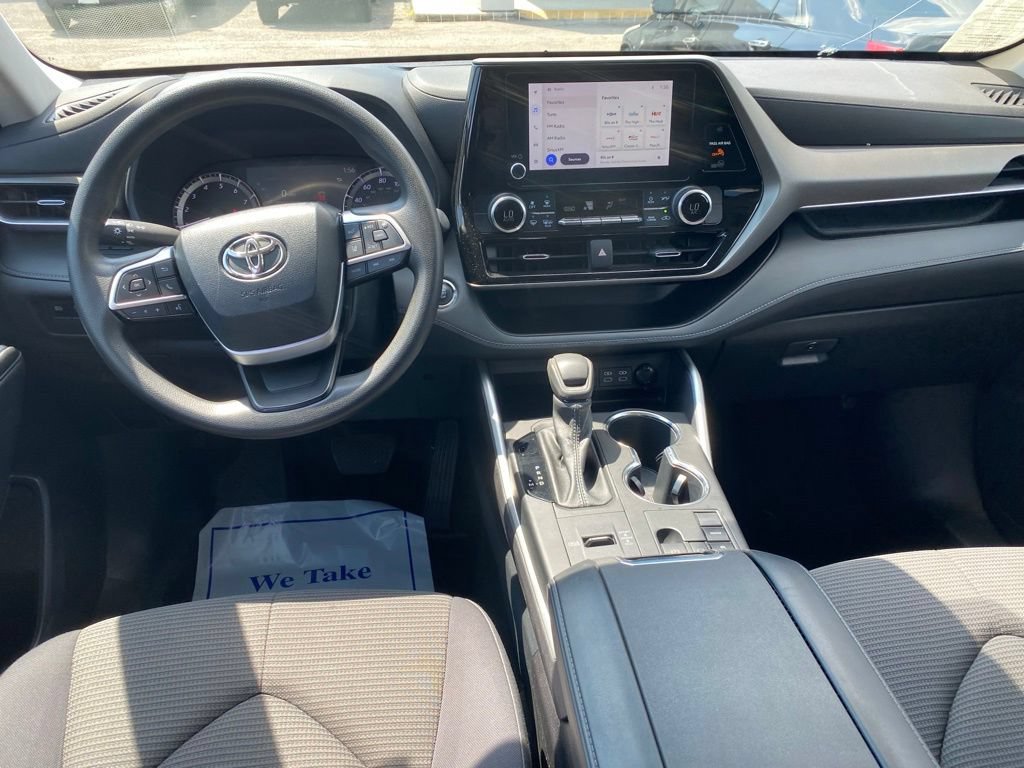 Used 2023 Toyota Highlander L FWD image 9