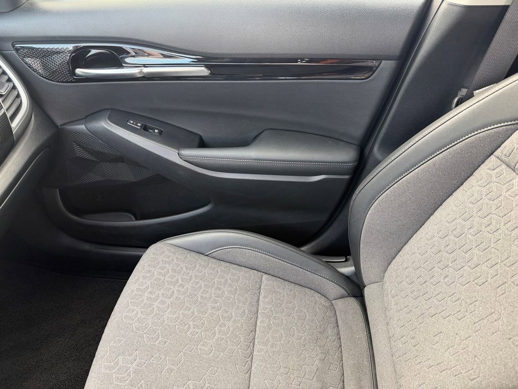 Used 2025 Kia Seltos S image 33