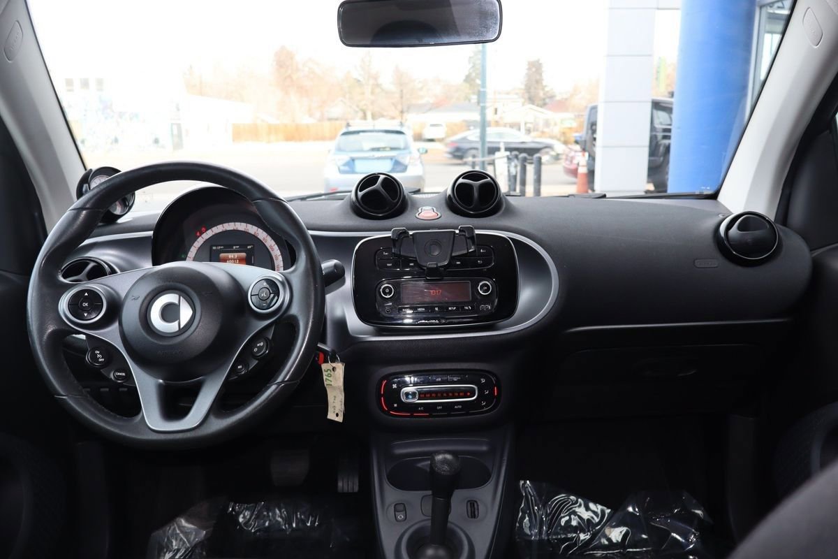 Used 2016 smart fortwo passion image 10