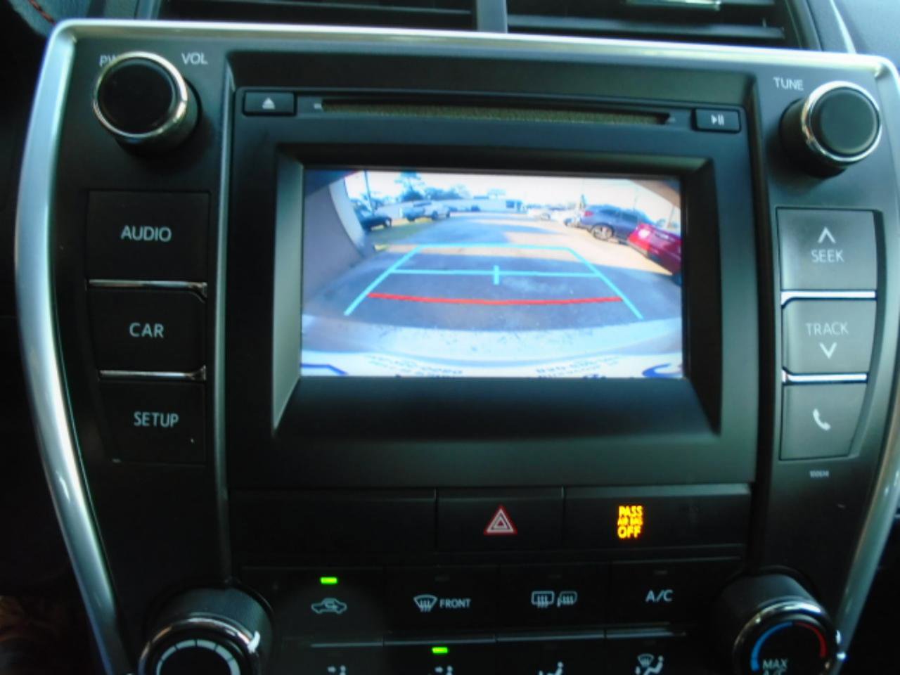 Used 2016 Toyota Camry SE FWD image 19
