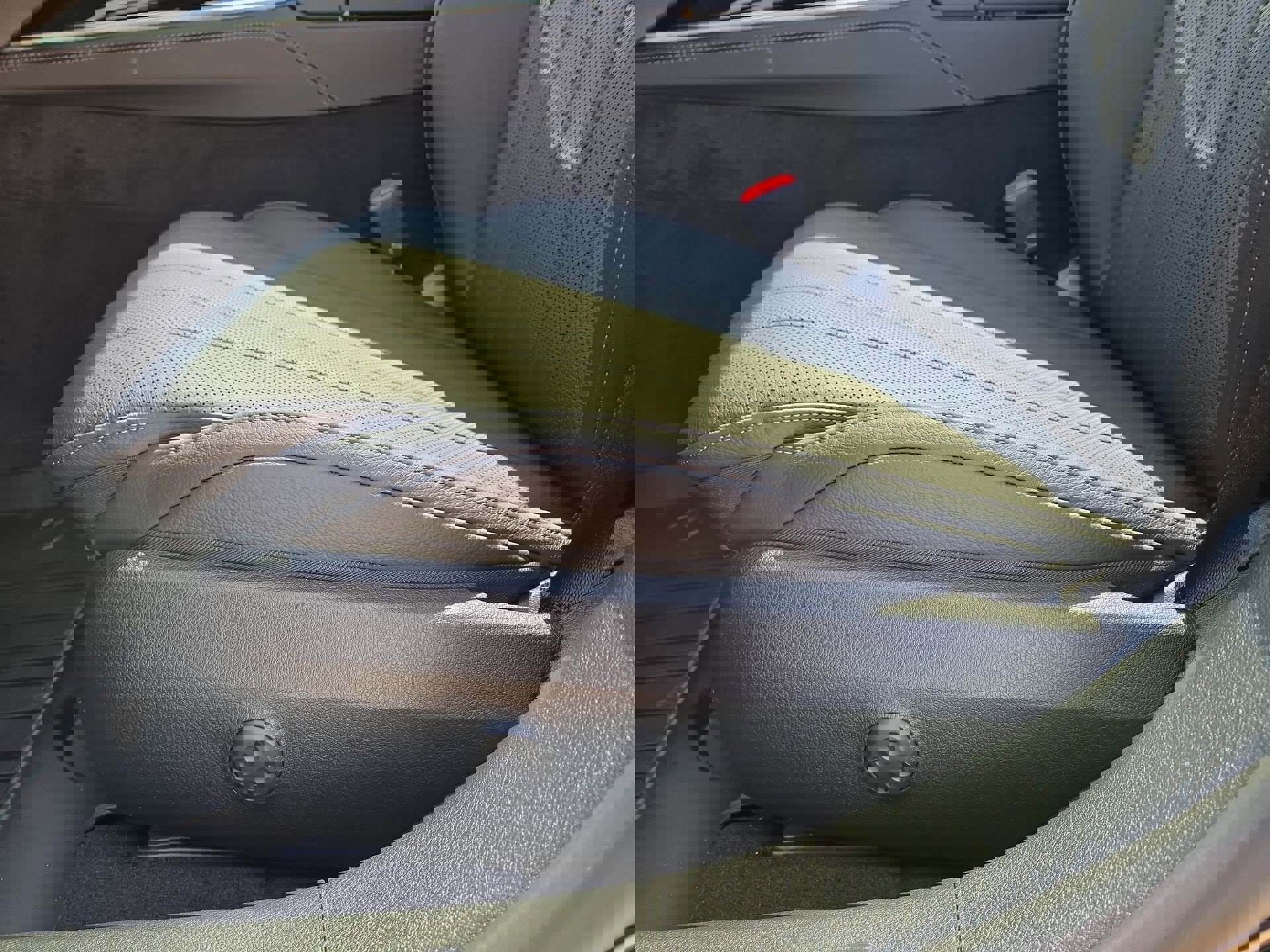 New 2025 Mercedes-Benz E 350 4MATIC Sedan image 17